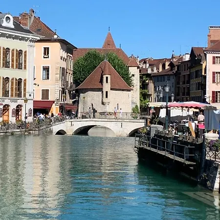 Blue Lake Annecy Exterior photo