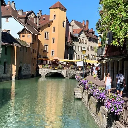 Blue Lake Annecy Exterior photo