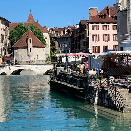 Blue Lake Annecy Exterior photo